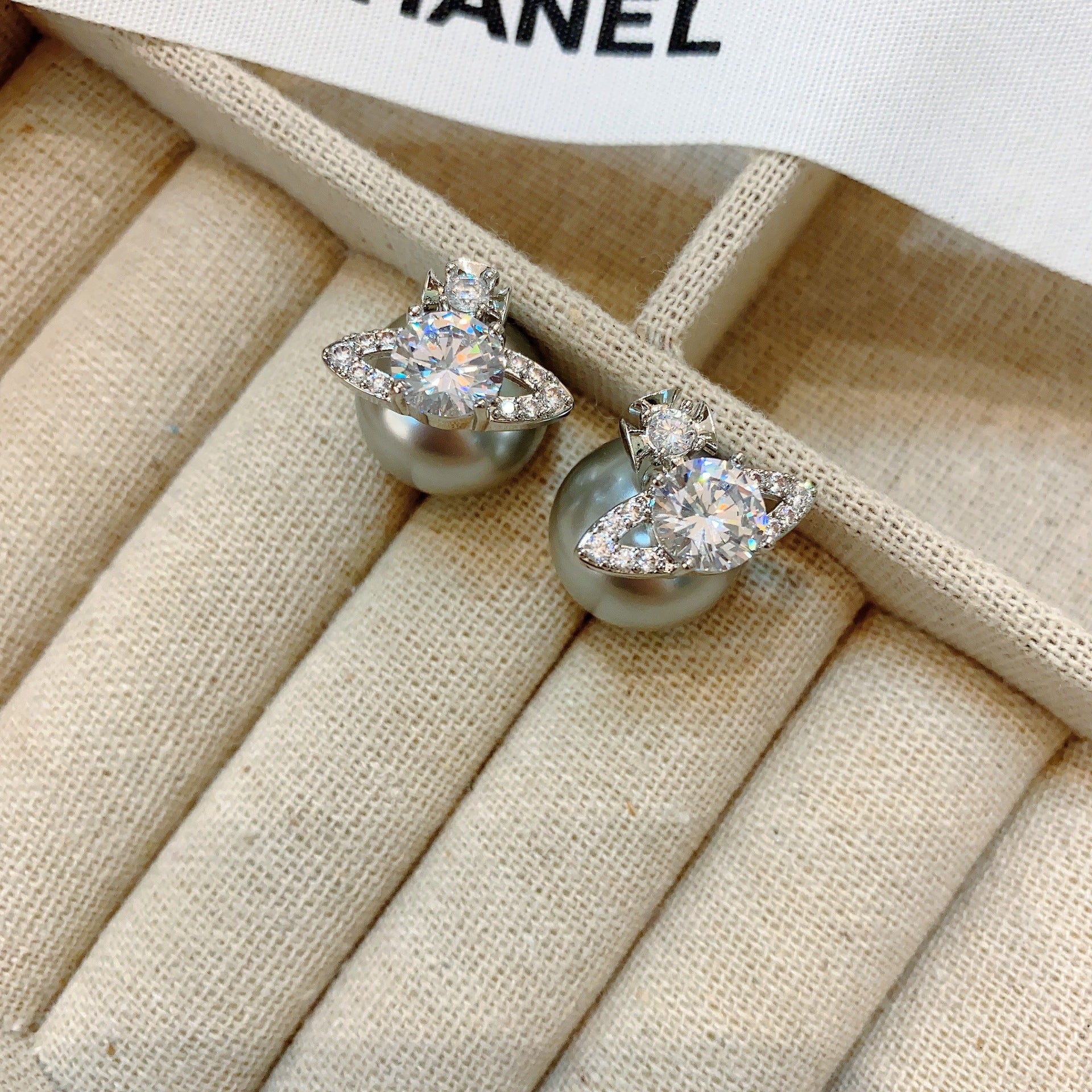 Exquisite Small Light Luxurious Romantic Retro Classic Earrings