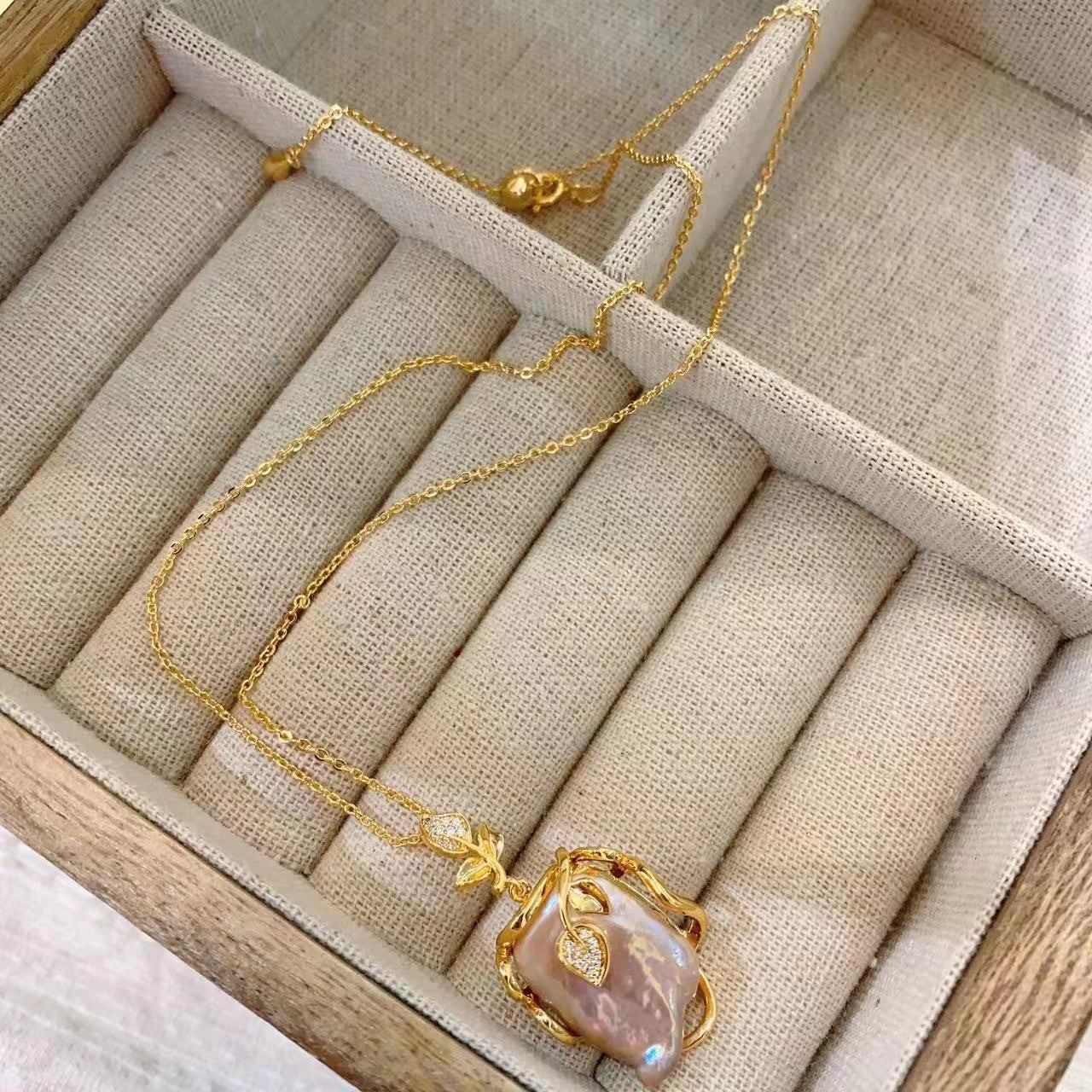 New High-end Vintage Natural Baroque Pearl Gold-plated Earrings