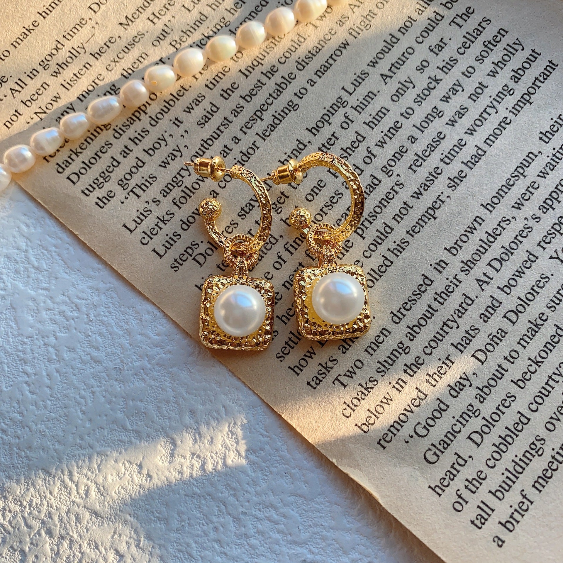 "The Light of Gravel" Original Niche Design Cave Style Natural Aurora Pearl Earrings