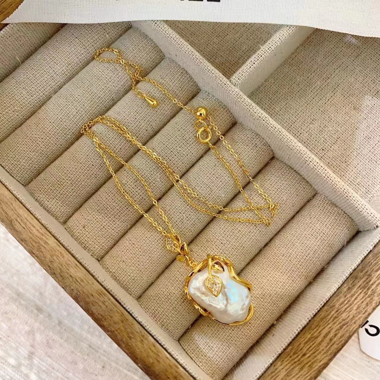 New High-end Vintage Natural Baroque Pearl Gold-plated Earrings