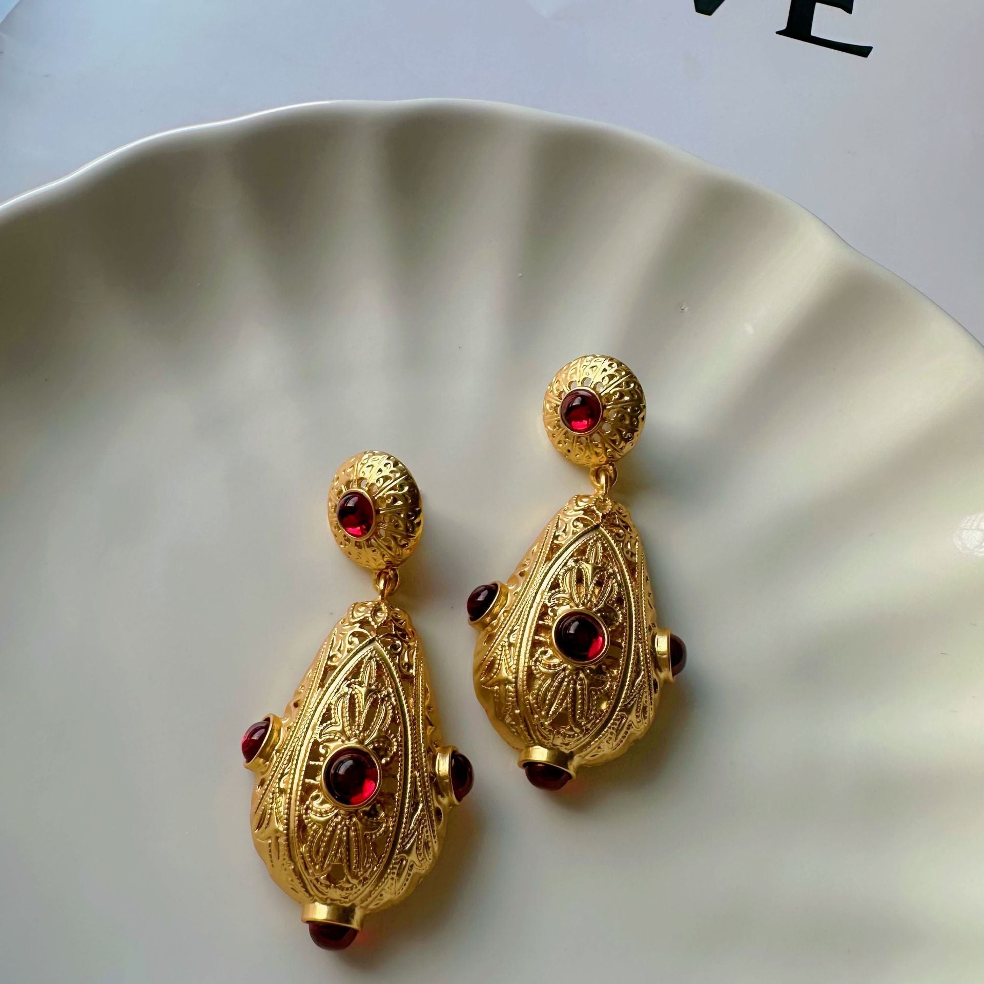 Vintage Retro Palace Hollow Glass Three-dimensional Relief Earrings