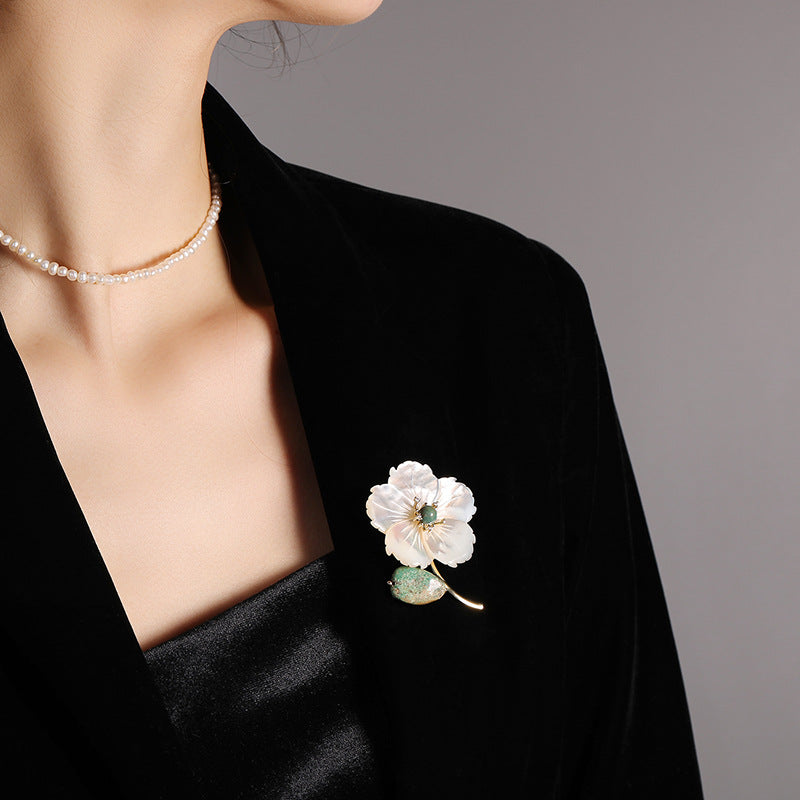 High-grade Natural Mother-of-pearl Shell Peach Blossom Brooch