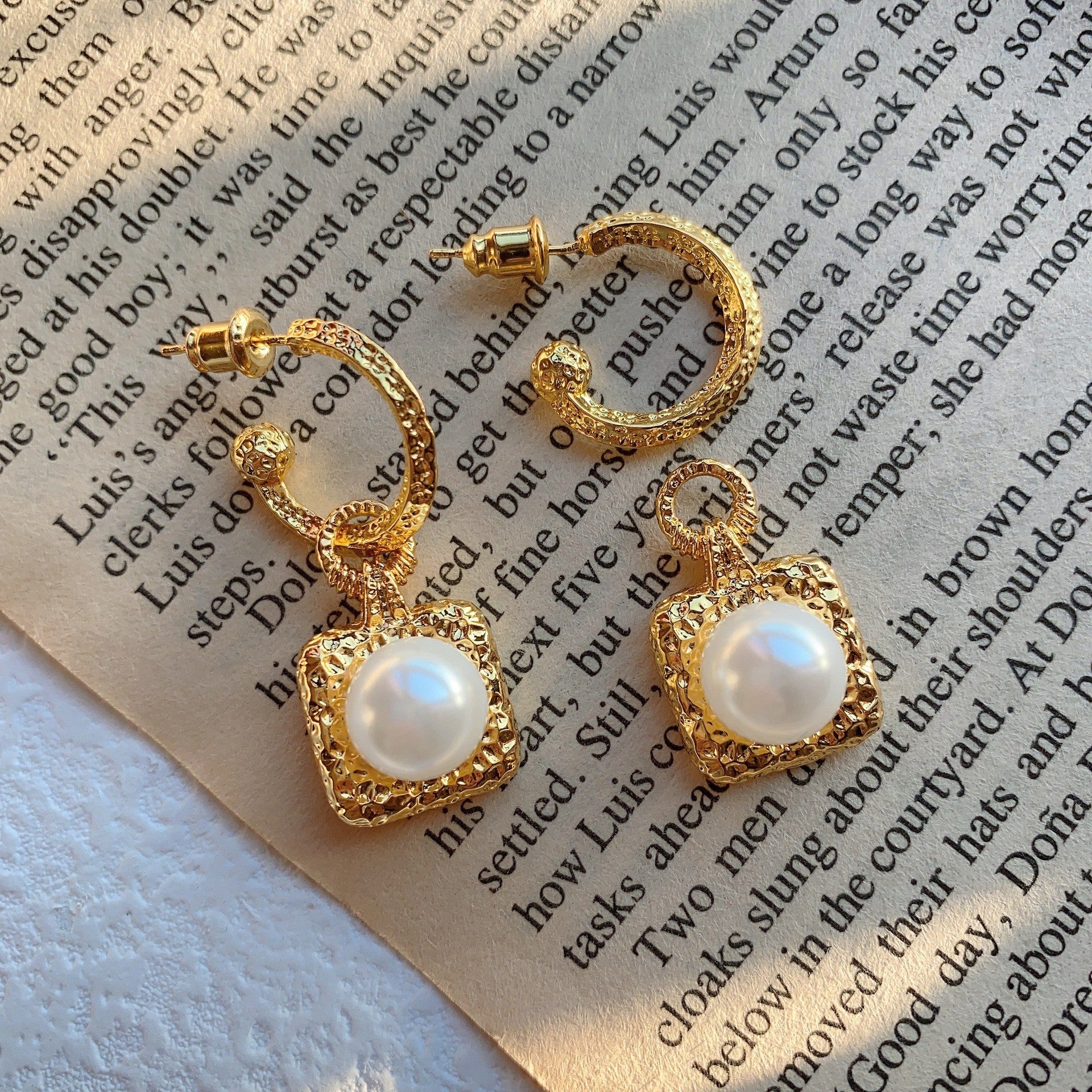 "The Light of Gravel" Original Niche Design Cave Style Natural Aurora Pearl Earrings