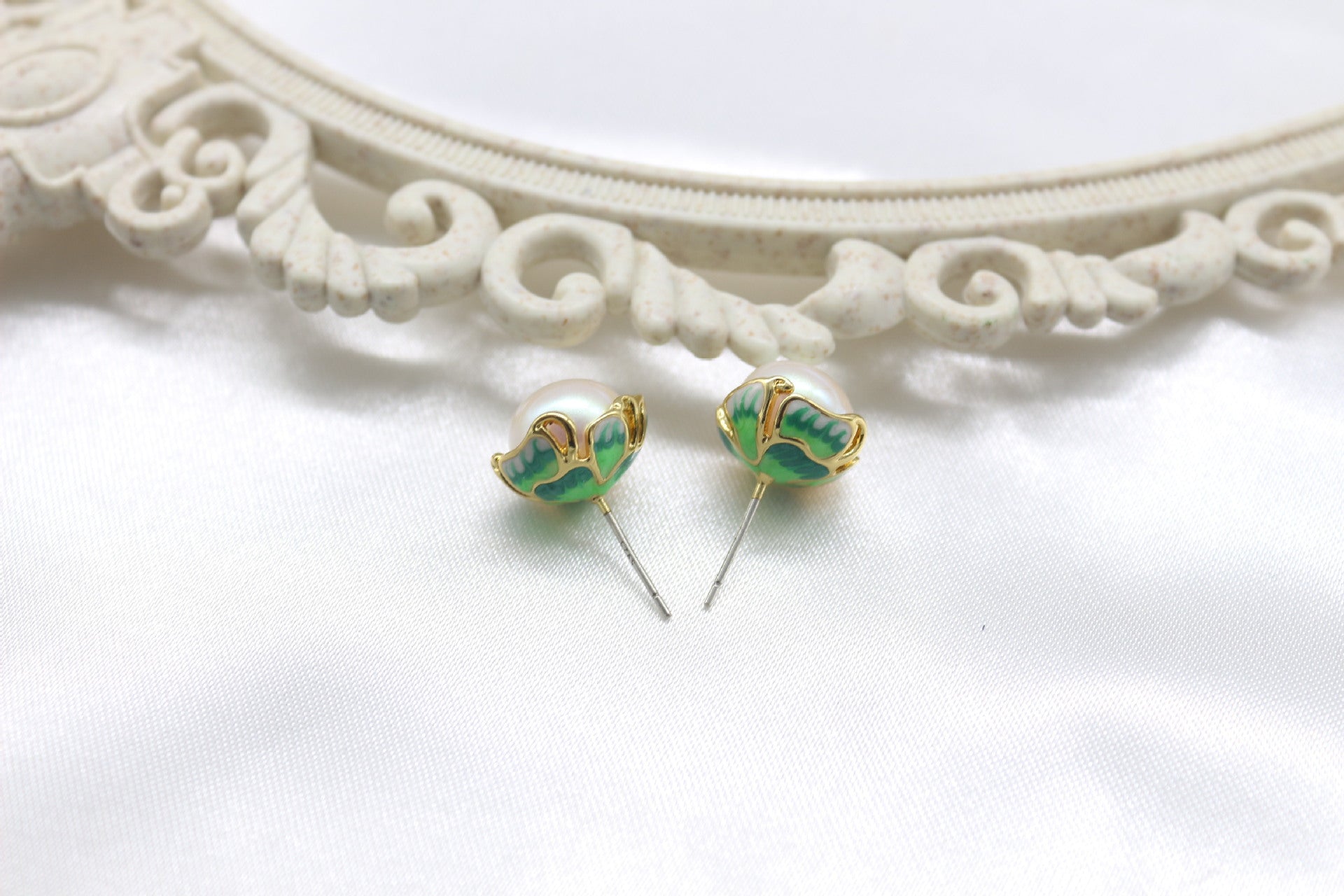 Silver Needle Pearl Earrings