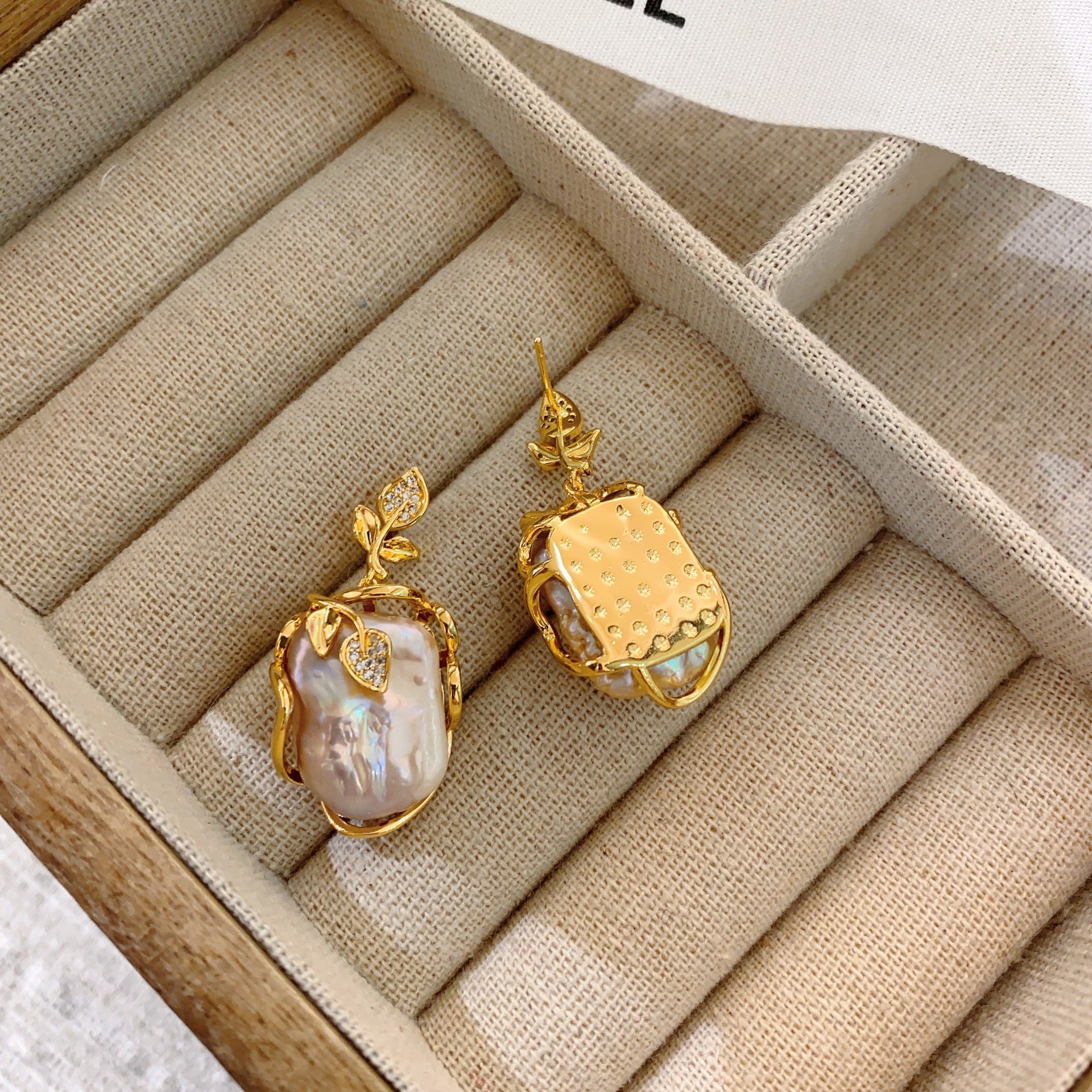 New High-end Vintage Natural Baroque Pearl Gold-plated Earrings