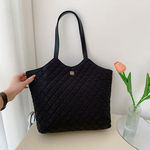 New Casual Large Capacity Diamond Embroidery Handbag