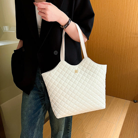 New Casual Large Capacity Diamond Embroidery Handbag