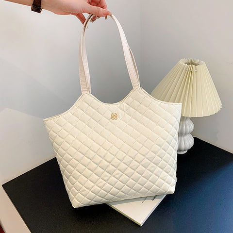 New Casual Large Capacity Diamond Embroidery Handbag