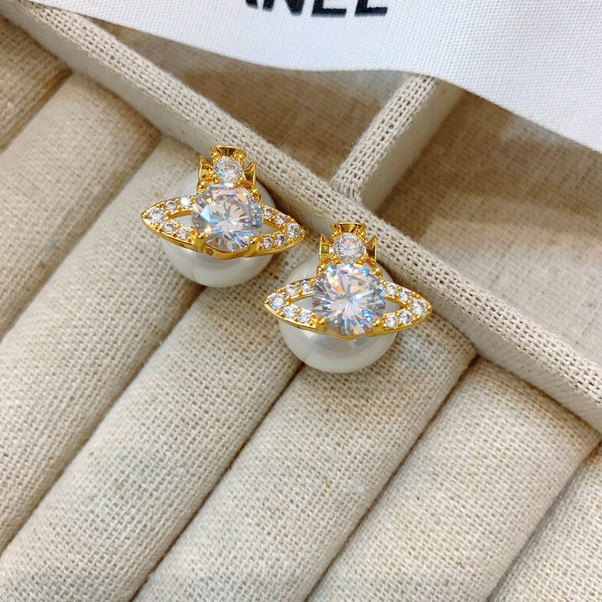 Exquisite Small Light Luxurious Romantic Retro Classic Earrings