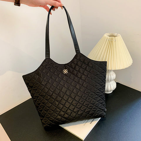 New Casual Large Capacity Diamond Embroidery Handbag